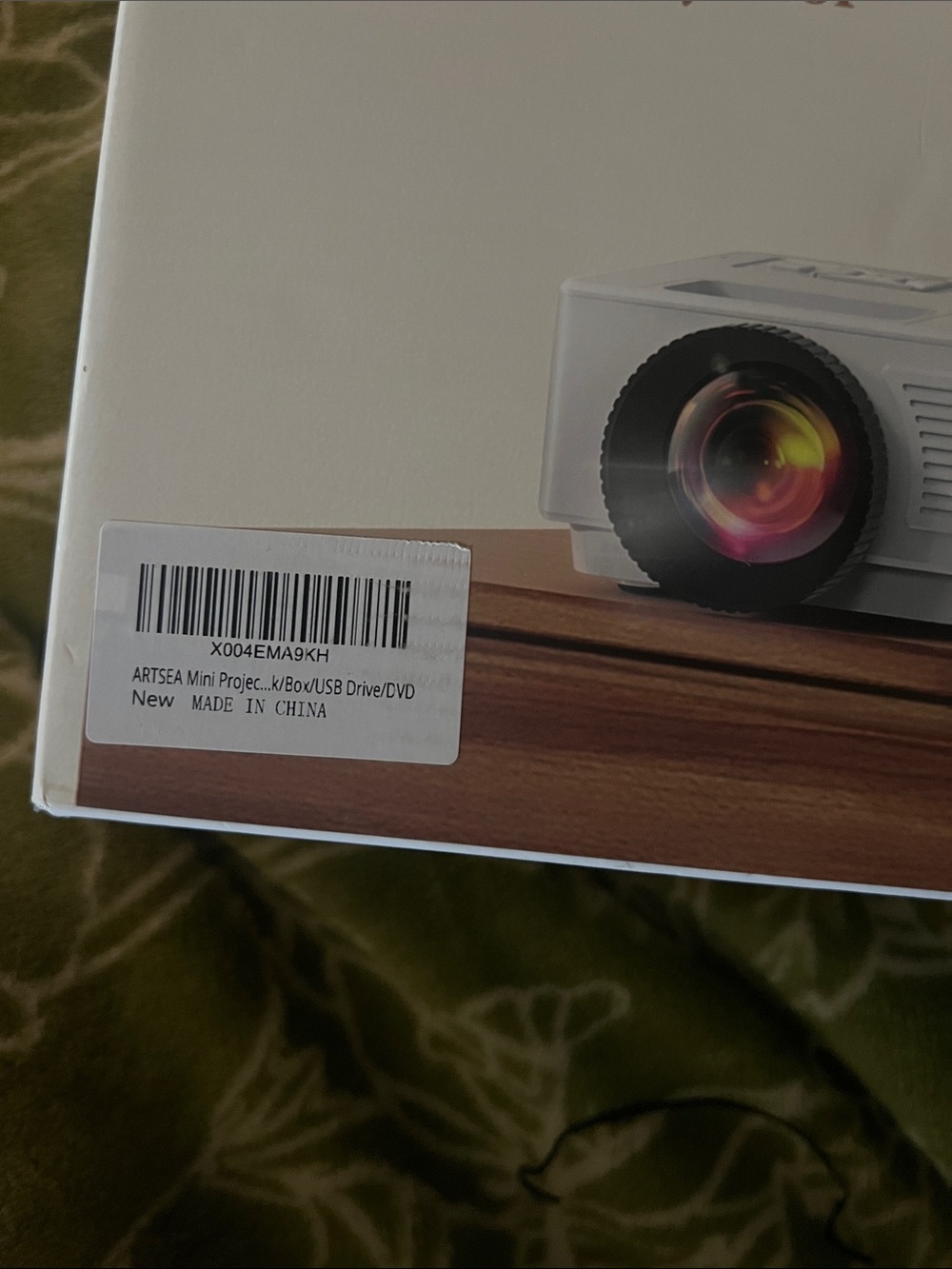 White Amazon Mini Portable Projector - Picture 8 of 8